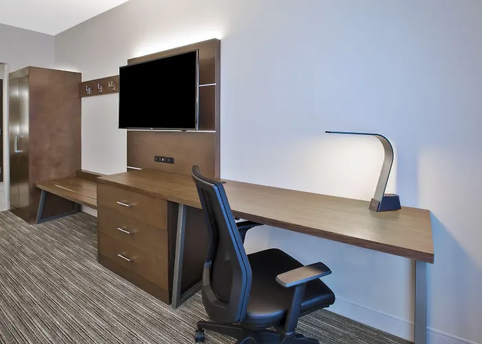 Holiday Inn Express & Suites Okemos - University Area By Ihg